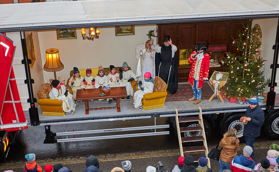 Christkindl-Truck in der Pfarre Traberg