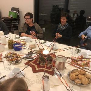 Die FA-Sitzung im Advent dient dem FA Caritas zum selber Kraft tanken.