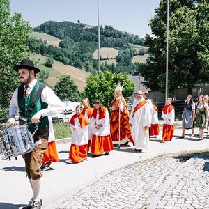 Endlich Firmung: am 10.Juli feierten 2 Jahrgänge gemeinsam Firmung in Maria Neustift.