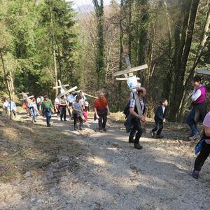 ... wie auch der Sternkreuzweg auf den Heiligenstein am Passionssonntag.